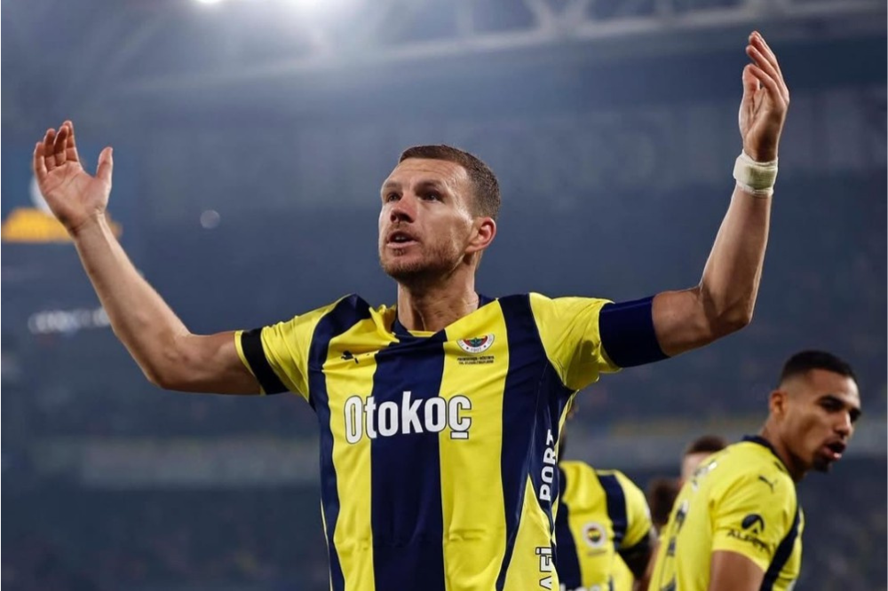 Dzeko è ufficialmente un calciatore della Fiorentina