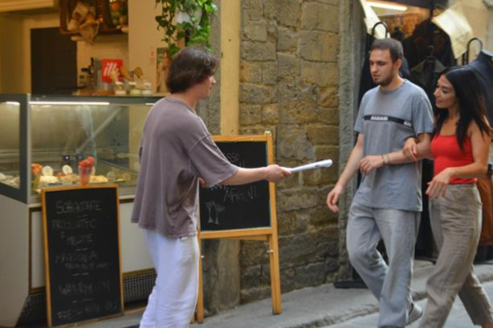 Dalle categorie economiche la richiesta al Comune: “Mettere fuori legge i buttadentro”