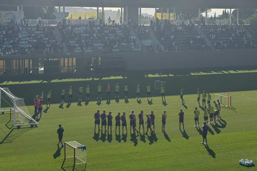 La Fiorentina saluta Celeste Pin con un minuto di silenzio al Viola Park 