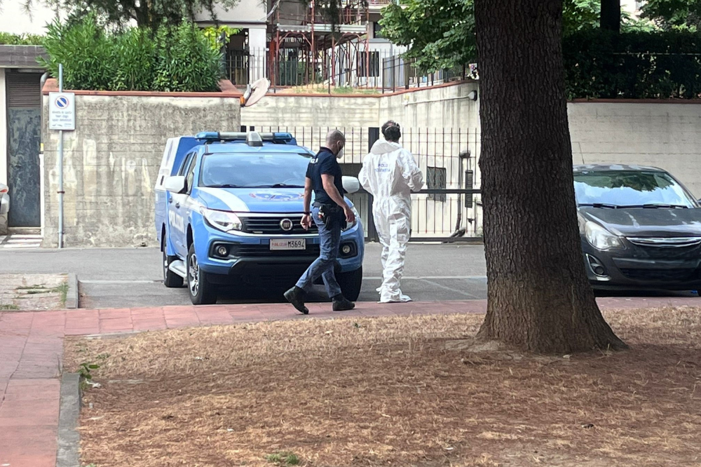 Prato, uomo trovato morto nel residence dove alloggiò Denisa