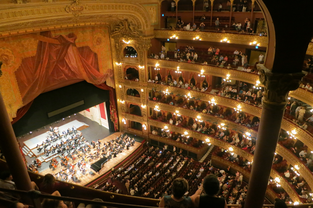 Dai lavoratori alla programmazione artistica, il futuro del Teatro della Toscana