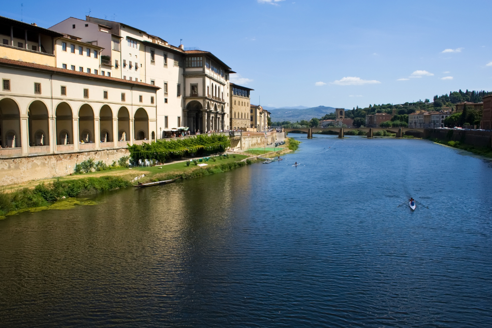 Crescono le attività in Arno, il Comune studia come regolamentarle