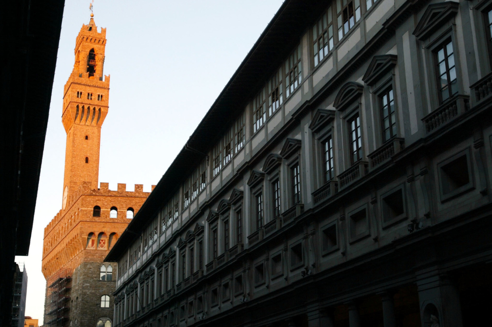 Gaza, Firenze spenge la Torre di Arnolfo per protesta