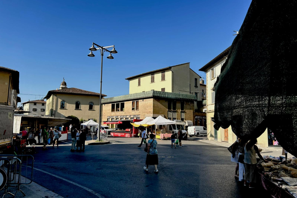 Mercato di Borgo San Lorenzo, attivata l'alimentazione elettrica dei banchi