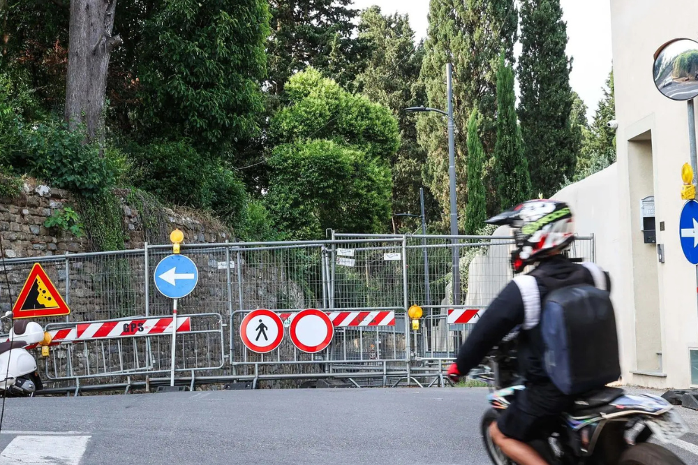 Via Benedetto Fortini, il 25 agosto via ai lavori al muro pericolante