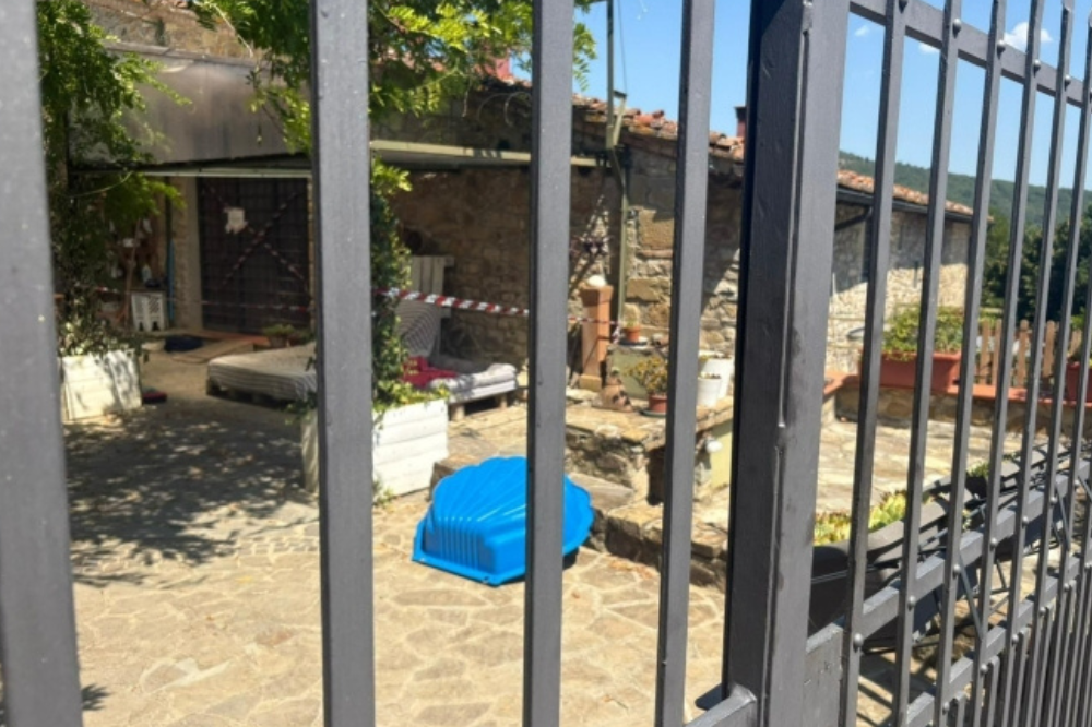 Restano gravi le condizioni della donna ferita dal marito con una roncola