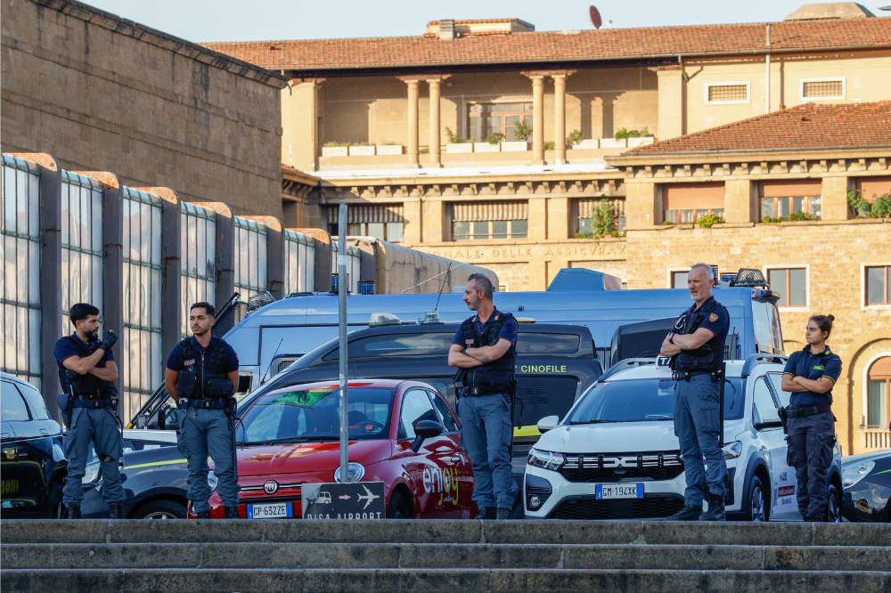 Eroina a cielo aperto davanti alla Stazione