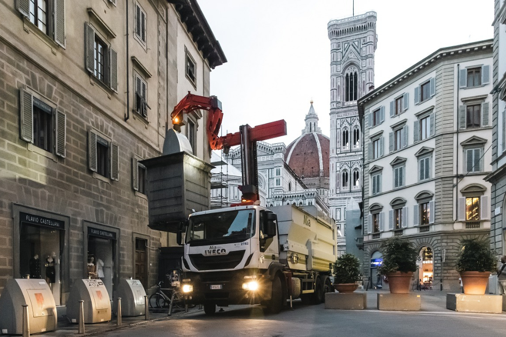 Firenze, chiusi fino al 12 settembre tre contenitori stradali in via del Podestà