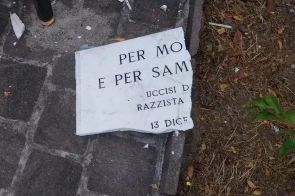 Vandalizzata la targa in memoria di Samb Modou e Diop Mor