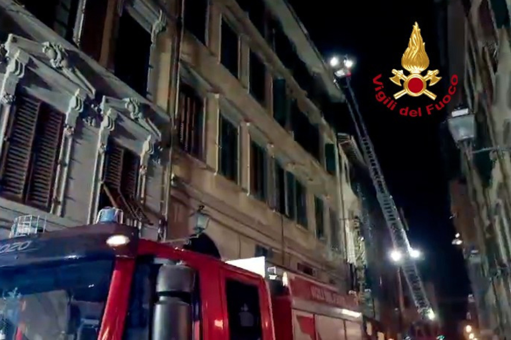 Incendio nel centro di Firenze, 11 in ospedale