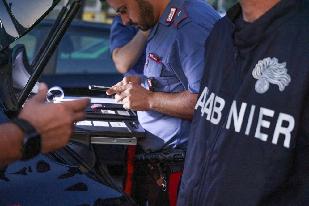 Tenta rubare vestiti in un negozio di piazza Dalmazia, arrestato