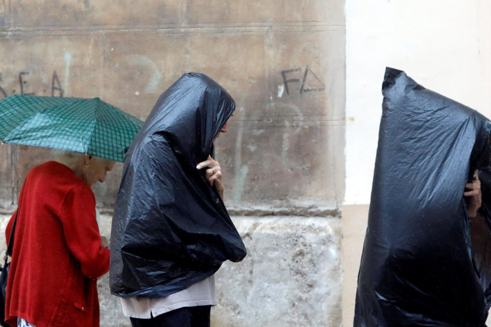 Maltempo, in Toscana codice giallo per temporali, vento e mareggiate