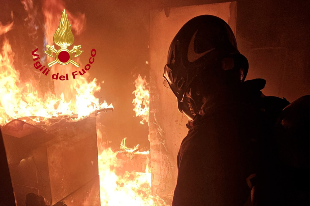 Fiamme in pizzeria a Sesto, evacuati in 7 