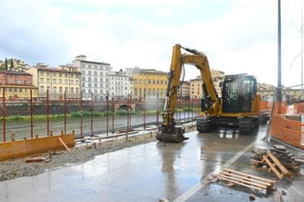 Firenze sempre più sicura dalle piene: entro dicembre il rifacimento delle spallette dell’Arno