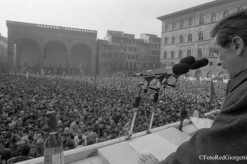 A Firenze una mostra ricorda Berlinguer: focus su pace e Toscana
