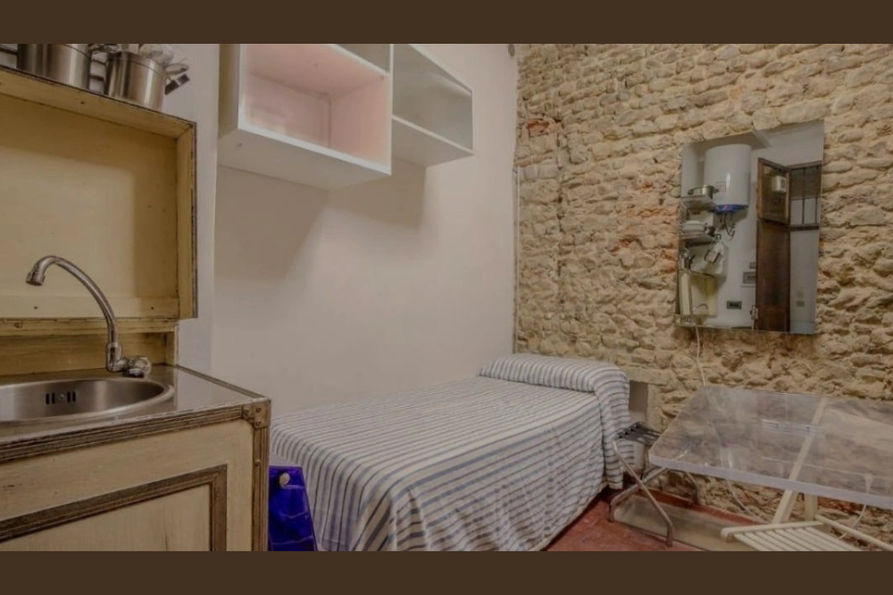 Vivere in 12 metri quadrati a Firenze: l'accaduto 