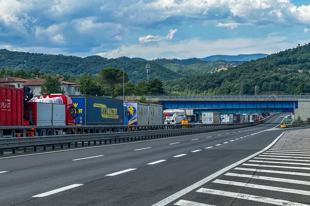 Camion si ribalta: chiuso svincolo A1 in uscita a Barberino