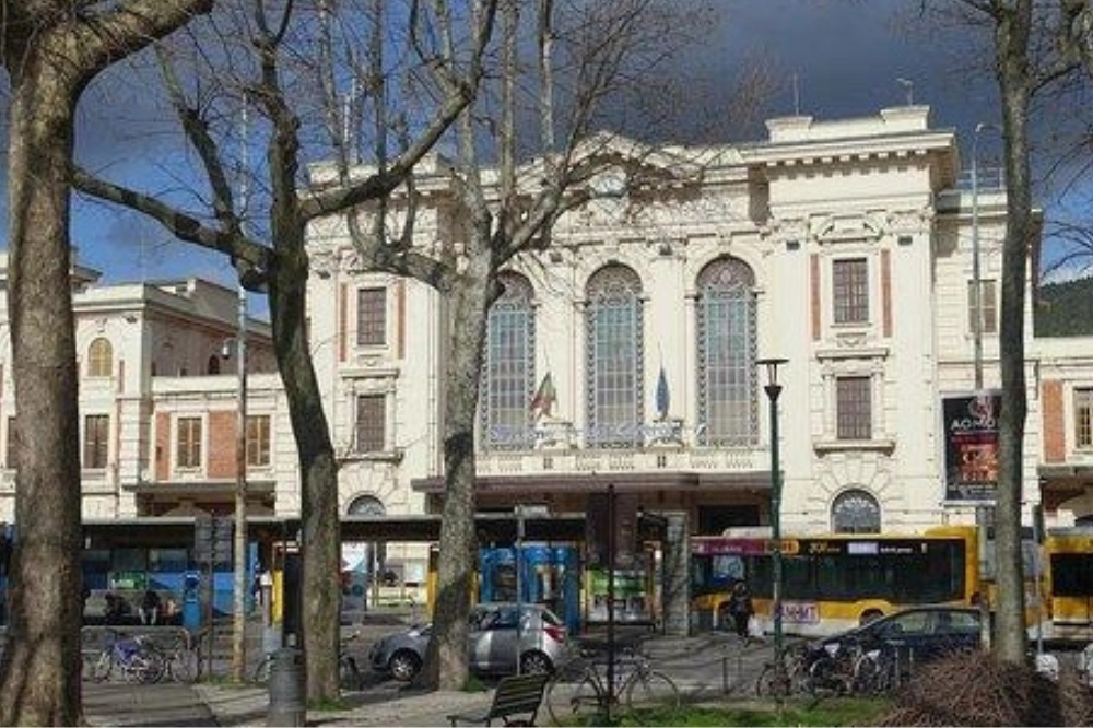 Prato, lavori sulla linea ferroviaria: bus sostitutivi a emissioni zero durante le soste