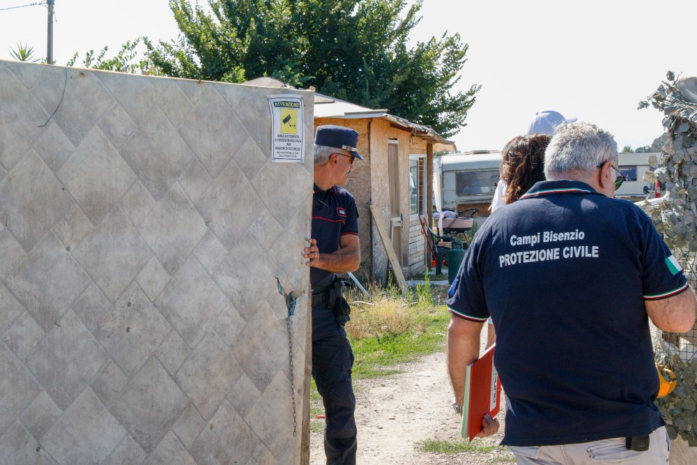 Bidonville alle Piagge: l’accampamento abusivo cresce tra sterpaglie e degrado