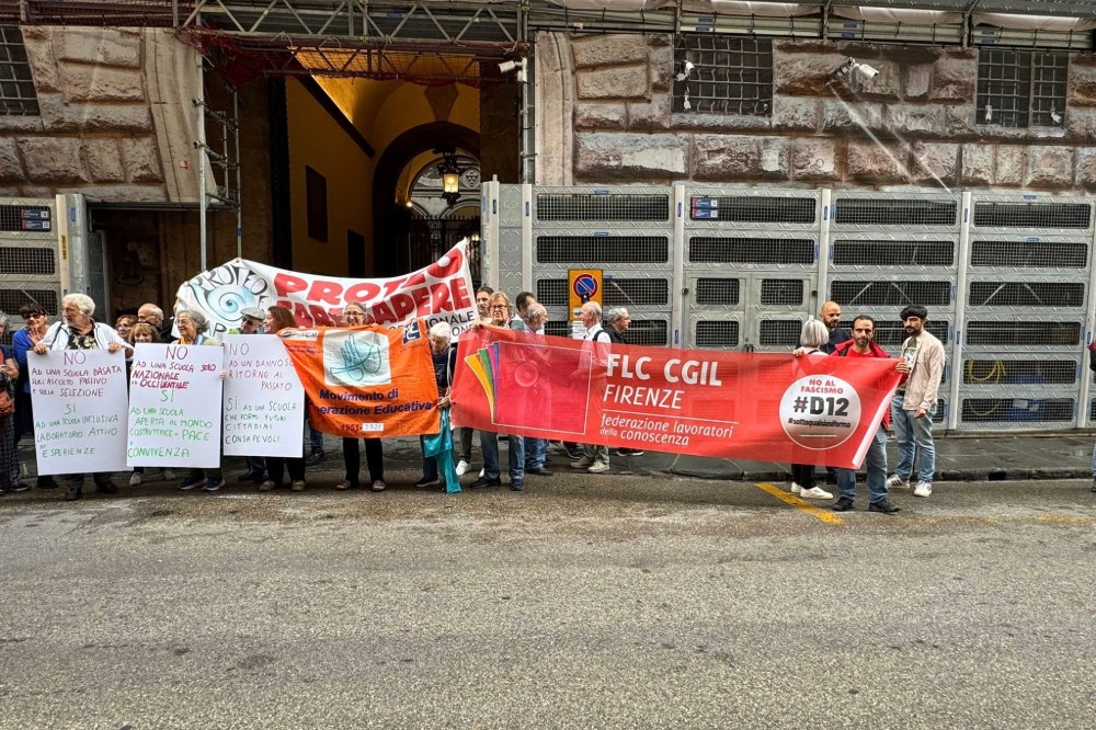 Presidio a Firenze contro le nuove linee guida per la scuola