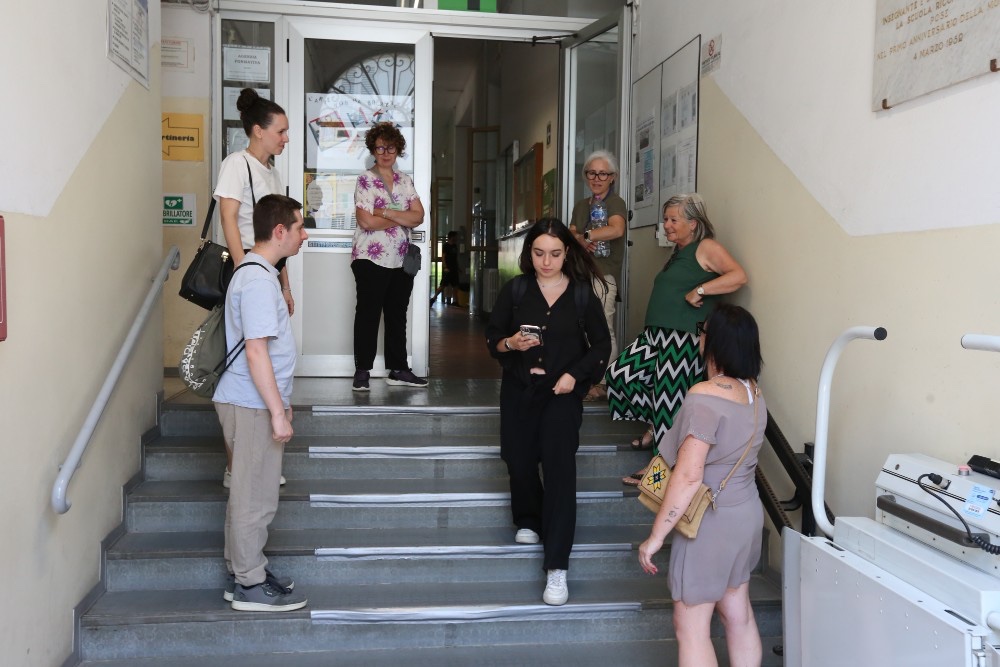 Gli studenti tornano in aula ma le scuole scontano carenze di organico