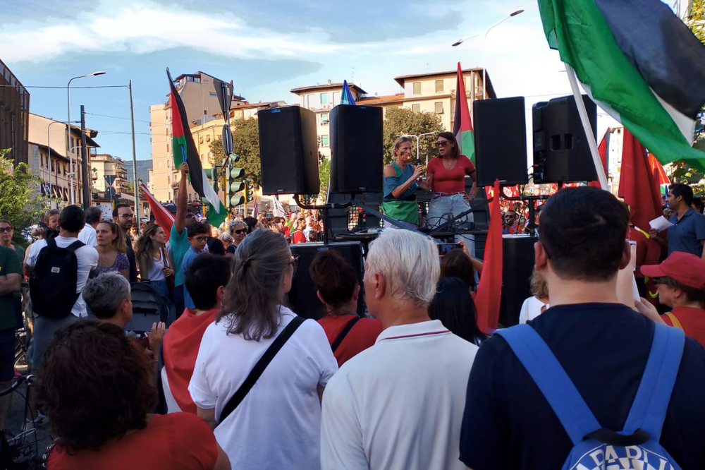 A Firenze in migliaia sfilano al corteo per Gaza della Cgil
