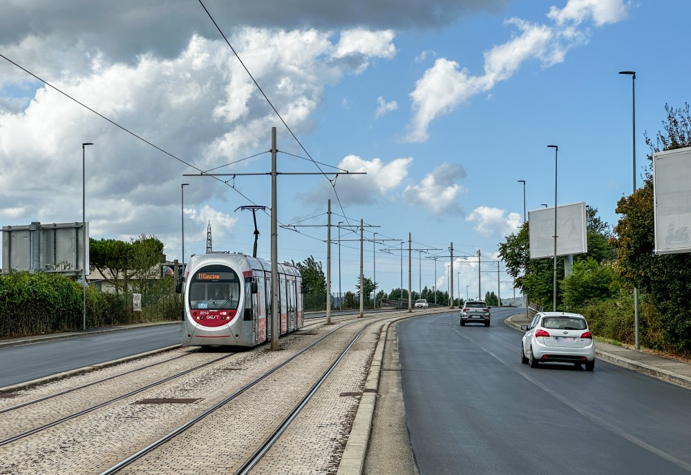 Polemica sulle nuove sottostazioni del tram a Firenze