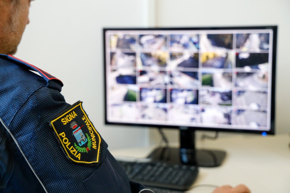 Truffa delle multe false a Firenze: attenzione ai QR code ingannevoli