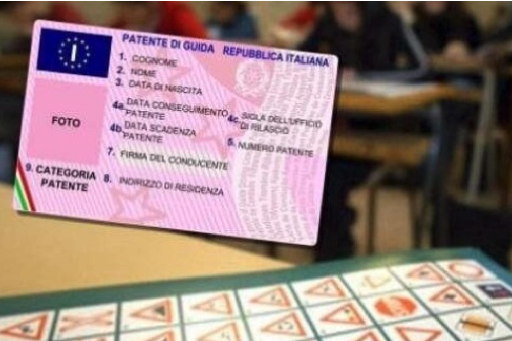 All'esame di guida con gli auricolari per i suggerimenti, denunciati in 6