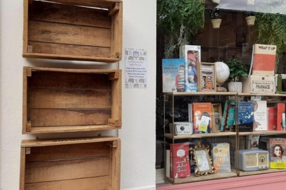 Rubati i libri del libero scambio alla Piccola Farmacia Letteraria