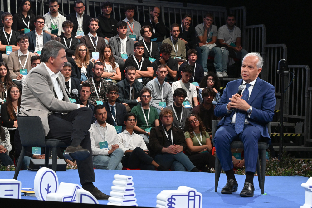 Inizia la Leopolda, a Firenze Piantedosi conferma il Cpr