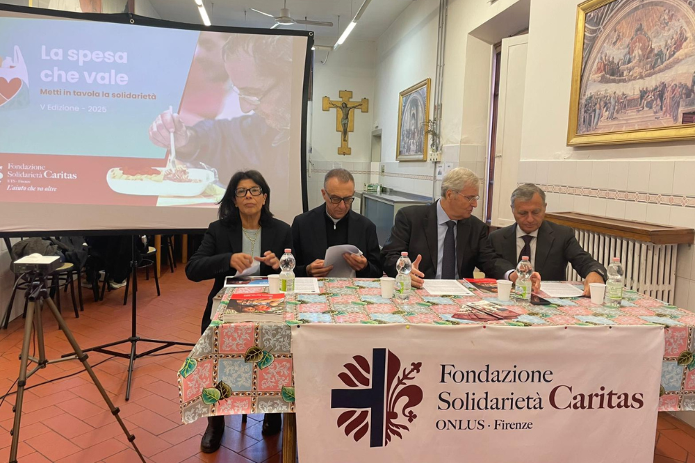 Solidarietà, riparte “La spesa che vale” per donare pasti a chi ha bisogno: prima sostenitrice la Fondazione CR Firenze