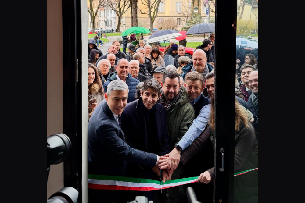 Imbrattata la sede di Fdi a Firenze