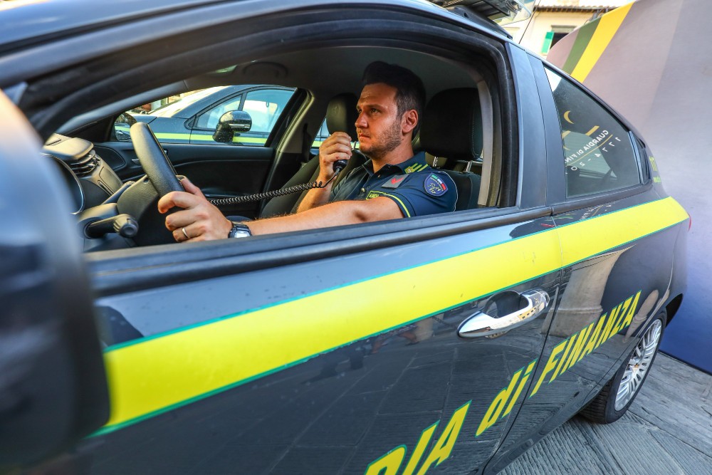 Trasporto illecito scarti tessili: un denunciato a Prato