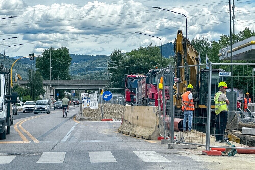 Code e caos sui viali di Firenze: i cantieri della tramvia bloccano la città