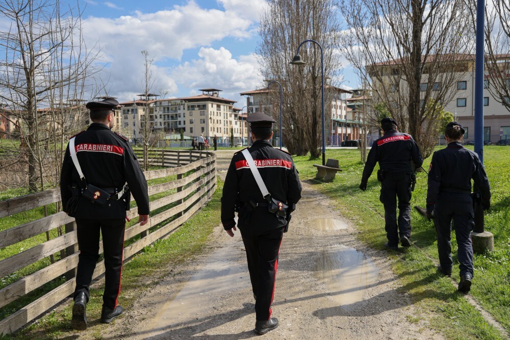 Rapina a un ufficio postale, 45enne minaccia dipendenti con una pistola: arrestato 