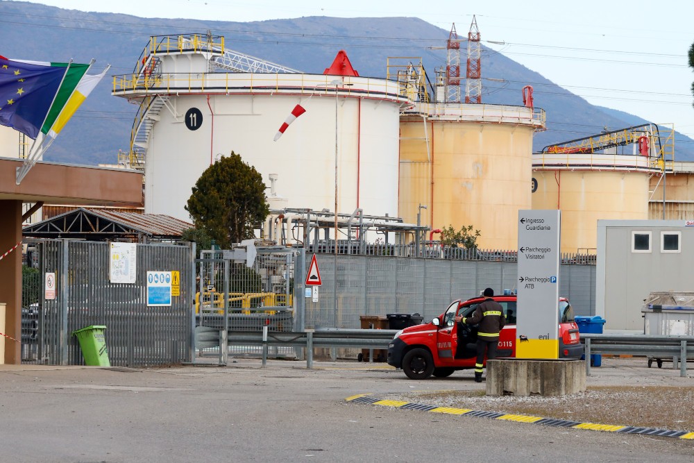 Eni cesserà distribuzione carburanti dal deposito di Calenzano