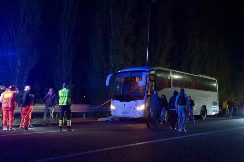 Assalto al pullman di Pistoia, gli inquirenti indagano sull’estrema destra