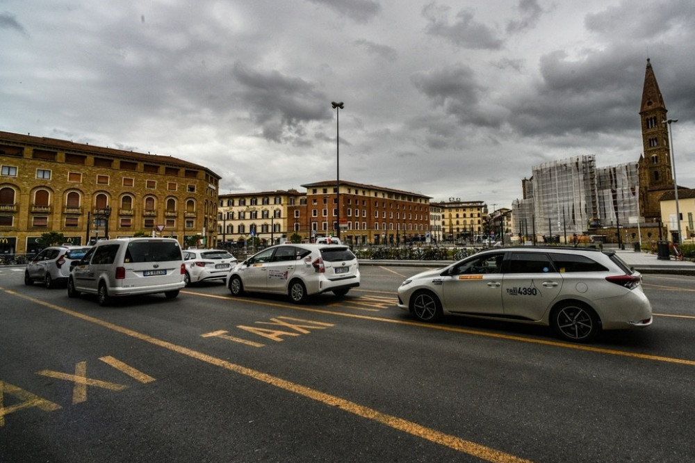 Taxi, a Firenze accordo per nuovo percorso e stalli all'aeroporto