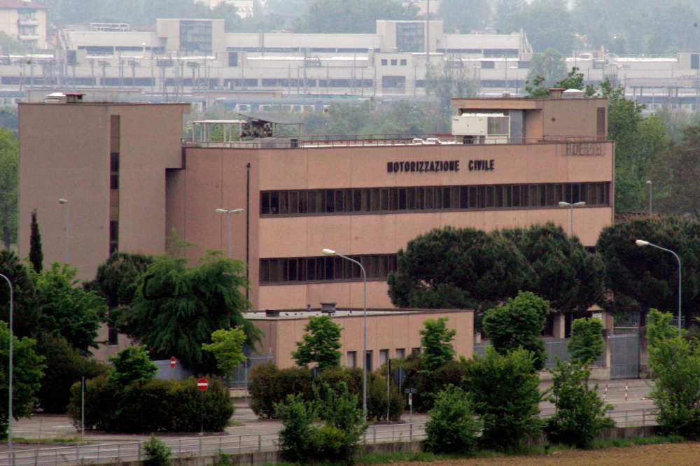 All'esame della patente con cellulare e kit, 4 candidati denunciati