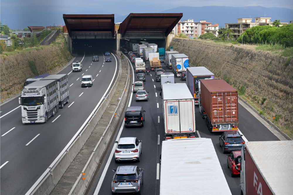 Cna Toscana perplessa per il divieto di sorpasso dei tir in A1