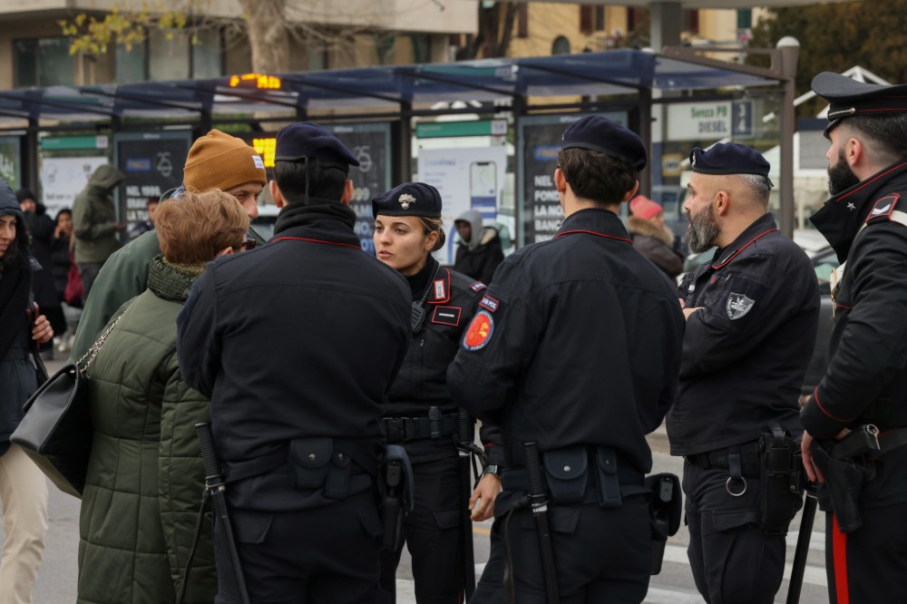 Protesta di quartiere a Firenze: cittadini in strada per la sicurezza