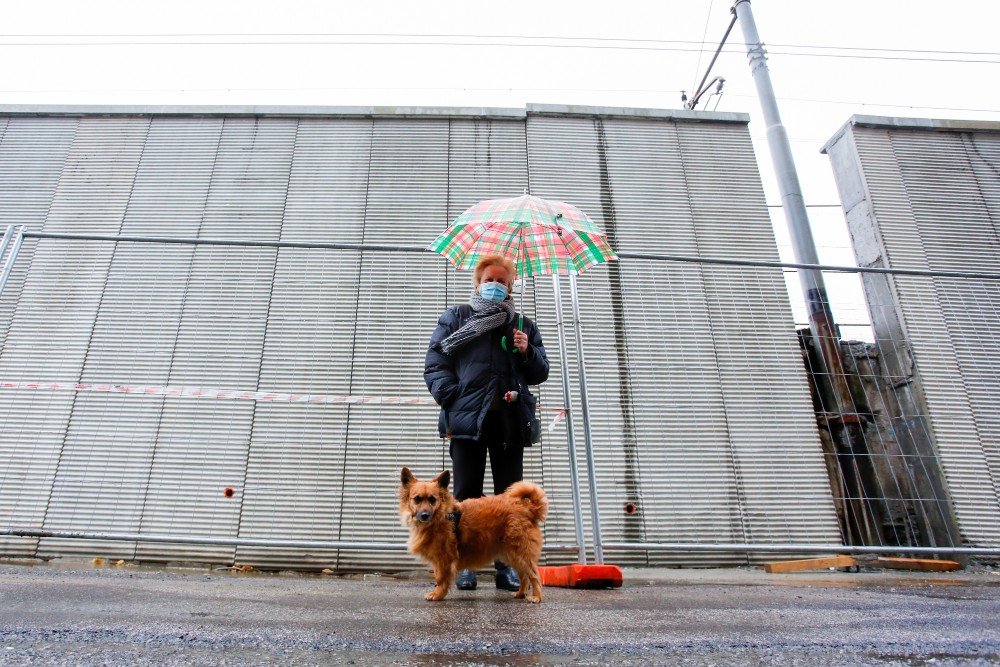 Firenze “città-spugna”: via l’asfalto da scuole e giardini per adattarsi al clima