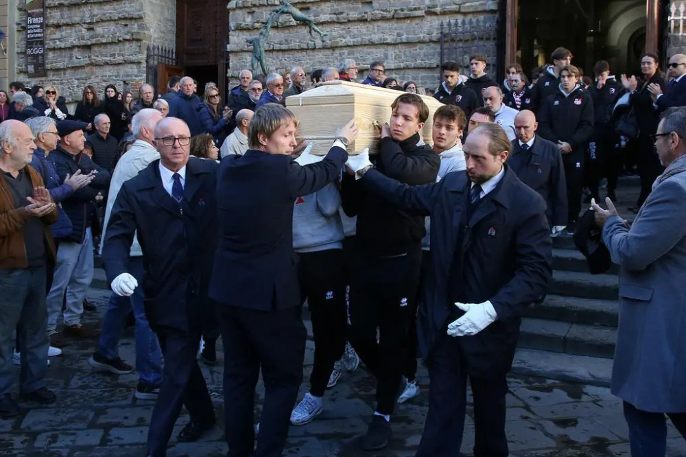 A San Lorenzo l’ultimo addio a Lorenzo Bosi