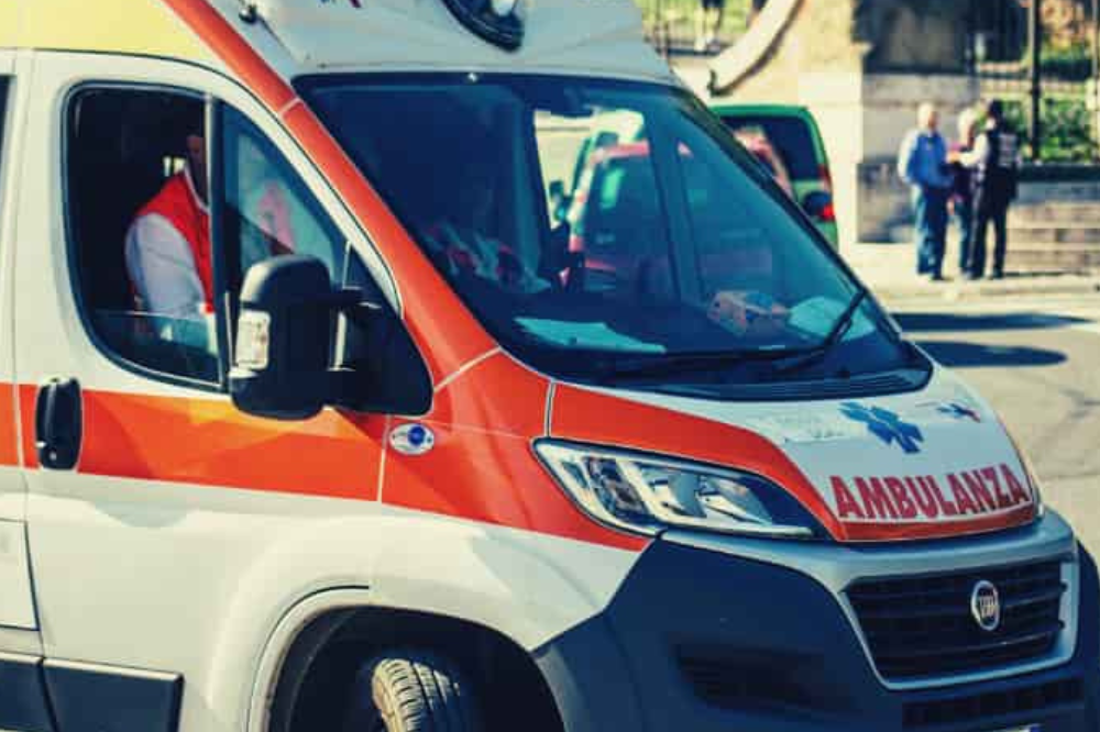 Cade da tre metri durante il lavoro a Montespertoli, grave un uomo