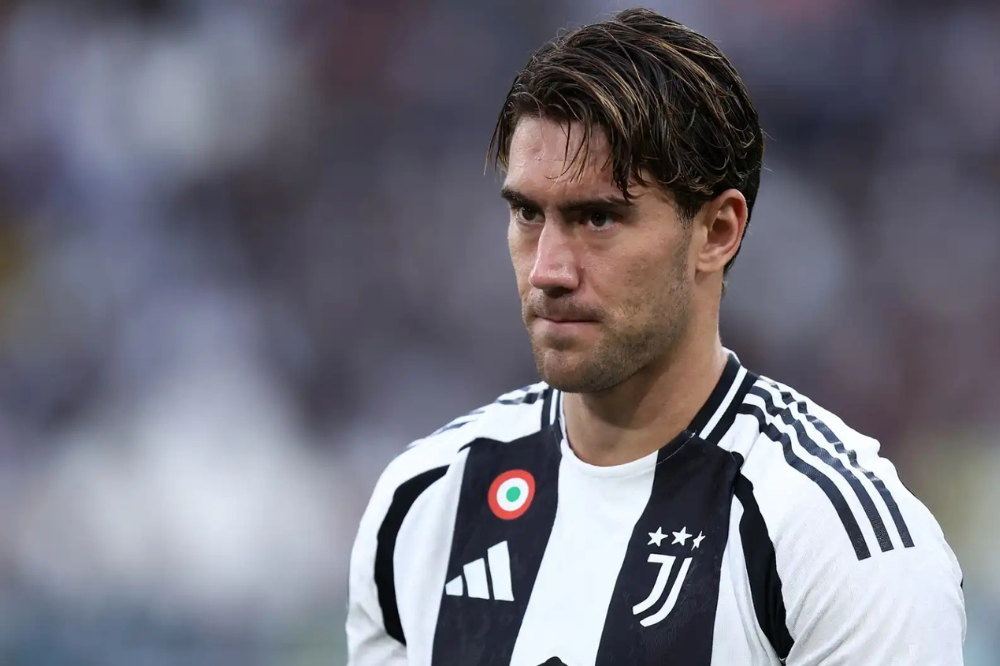 Vlahovic a rischio per Fiorentina-Juventus: l'attaccante ha accusato un fastidio muscolare