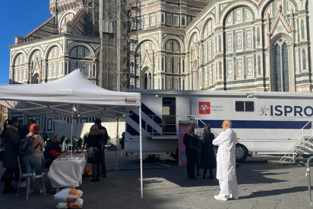 Prevenzione oncologica, screening gratis davanti alla Regione Toscana