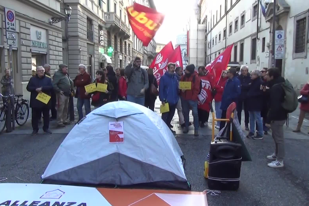 Protesta a Firenze per il diritto alla casa, “Bomba sociale”