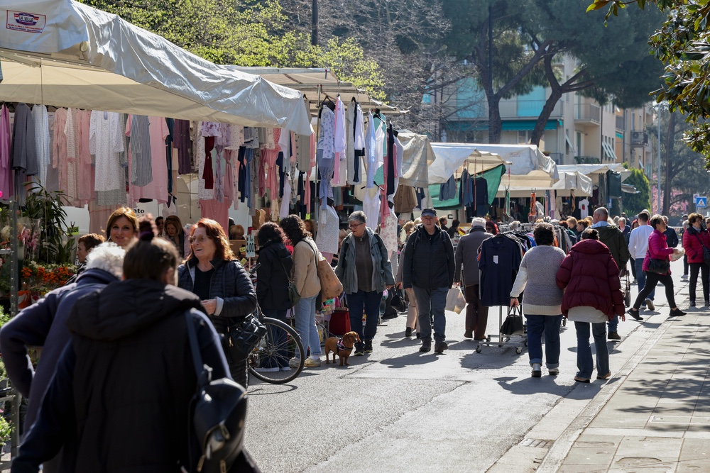 Controlli al mercato di Scandicci, scoperti 3 lavoratori irregolari