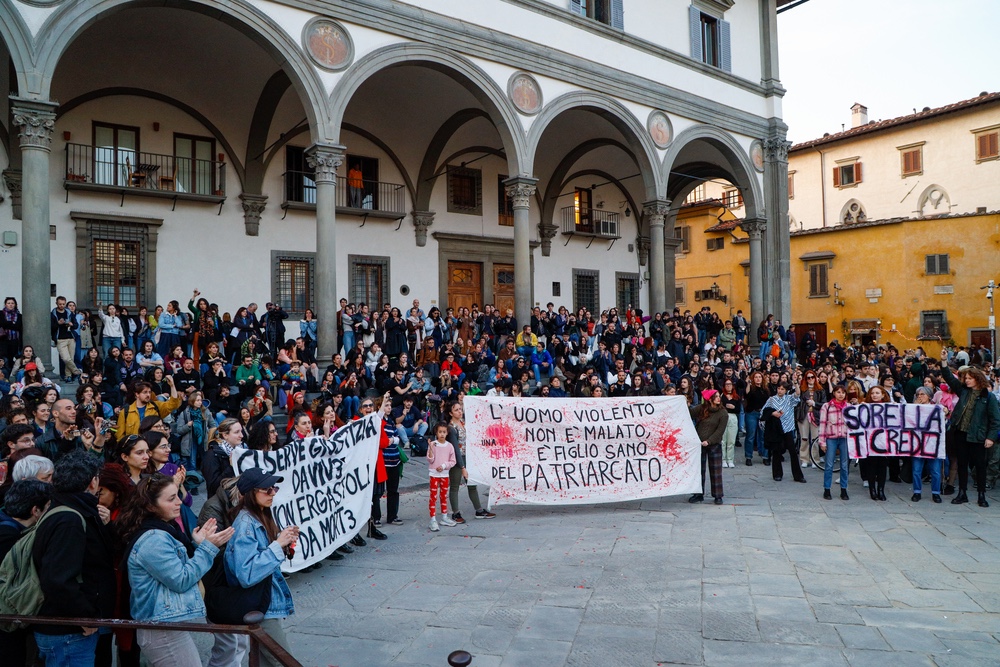 Minuto di rumore tra le iniziative a Firenze contro la violenza sulle donne